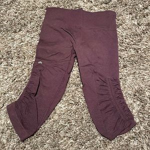 Lu Lu lemon capris. Size 4.